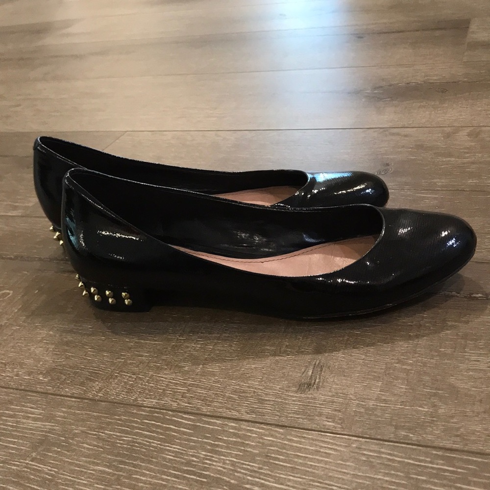 Flat shoes